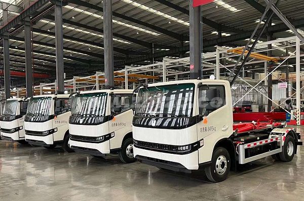 吉利新能源純電動(dòng)HDW5080ZXXJBEV型純電動(dòng)車(chē)廂可卸式垃圾車(chē) 