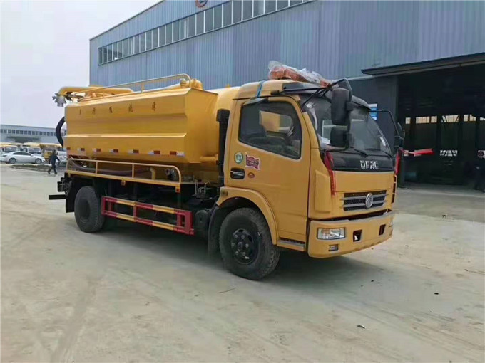 東風(fēng)多利卡吸污車.jpg