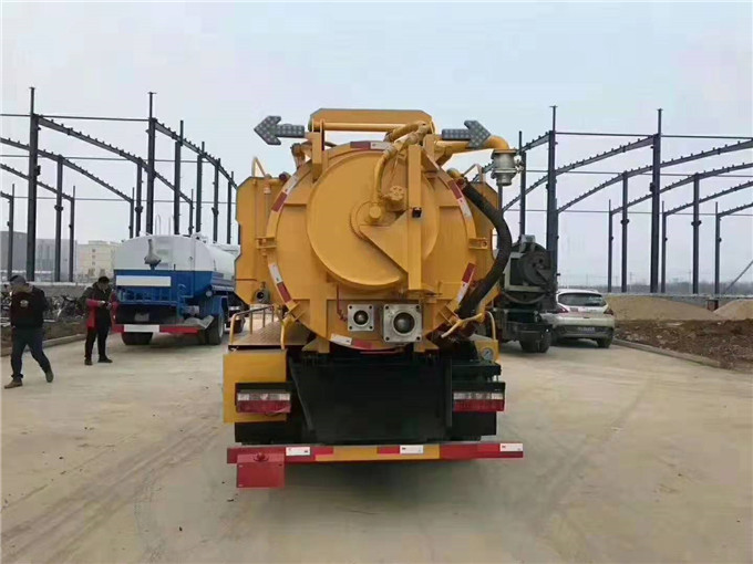 8方清洗吸污車價(jià)格.jpg